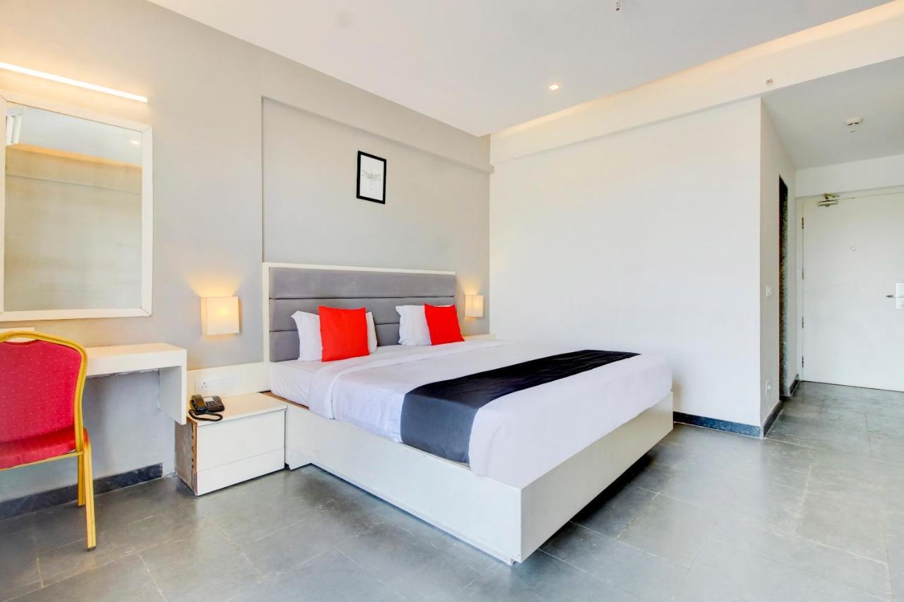 Capital O 77219 Hotel Dwarwata Dharwad Exterior photo